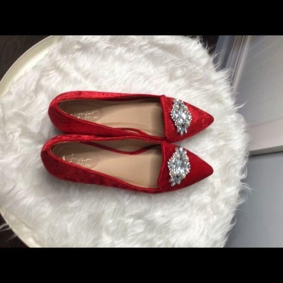 Elegant Red Velvet Loafers with Embellishments - Picture 16 of 16
